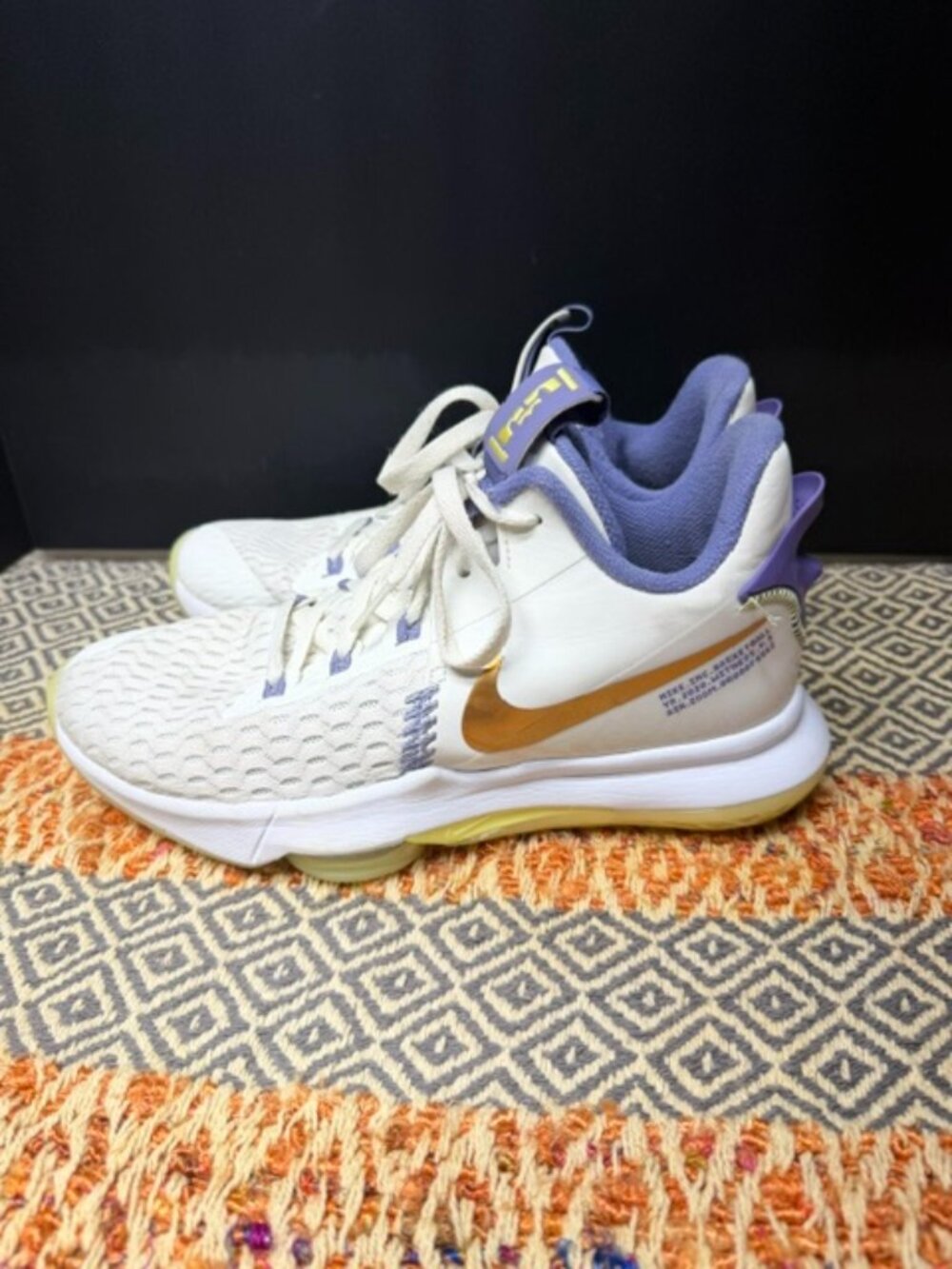 Nike Lebron Witness v5 Men's Size 8